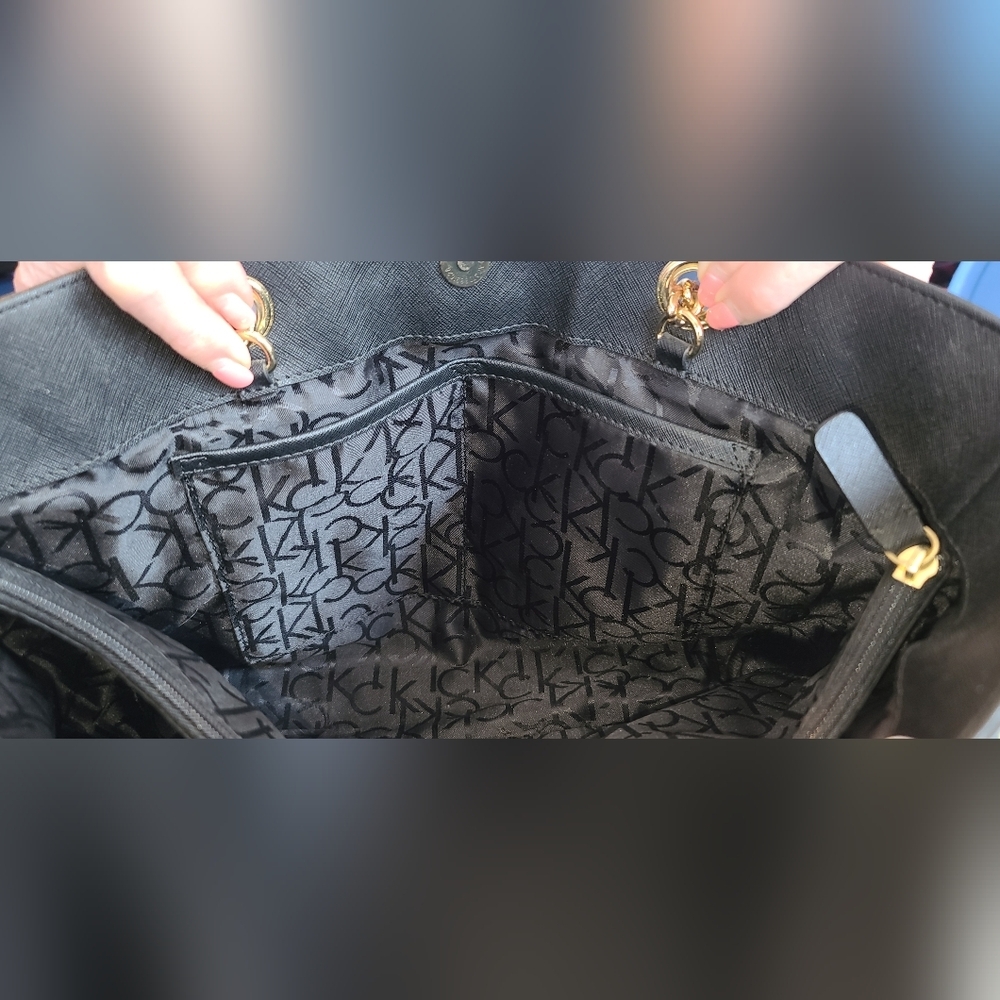 Calvin Klein Purse š - Picture 14 of 16